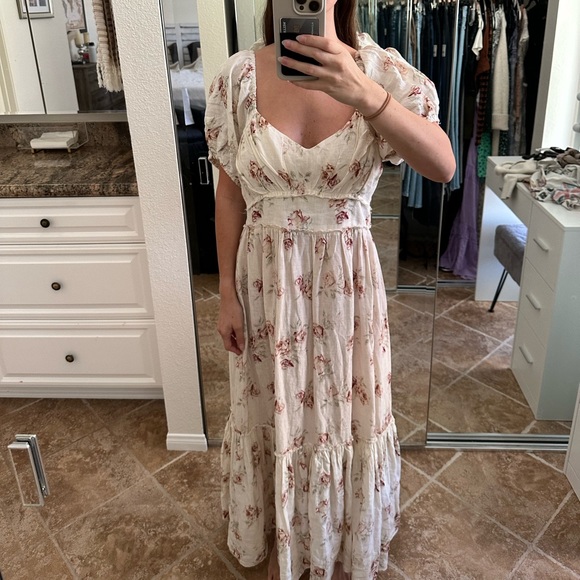 This dress is gorgeous but it is too big for me :(